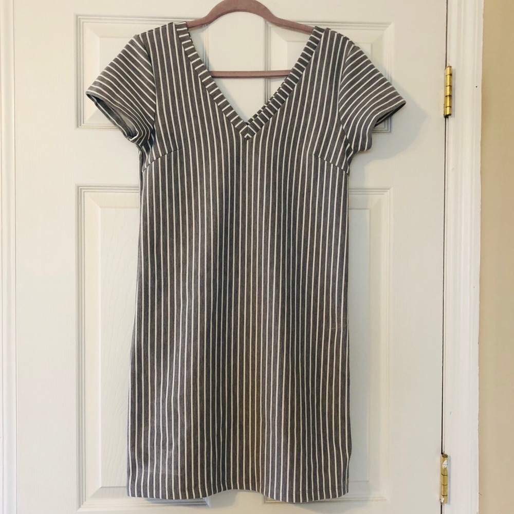 White and gray striped dress with darting size M